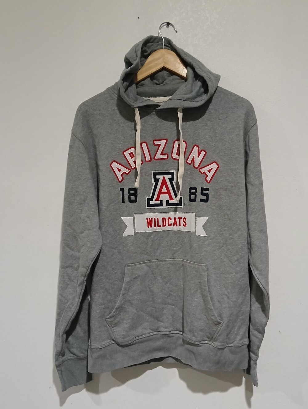 League Collegiate Wear Arizona Wildcats pullover Hoodie Gray Size: L